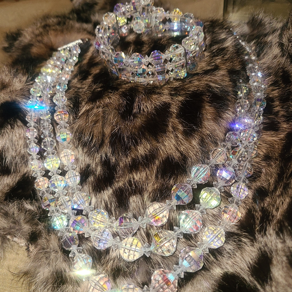 Elegant Crystal Beaded Necklace and Bracelet Set